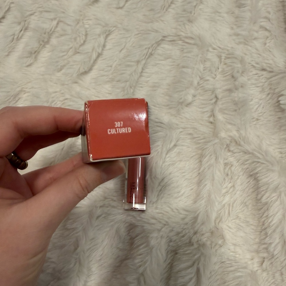 MAC Cosmetics Lipglass 307 Cultured - Picture 3 of 3